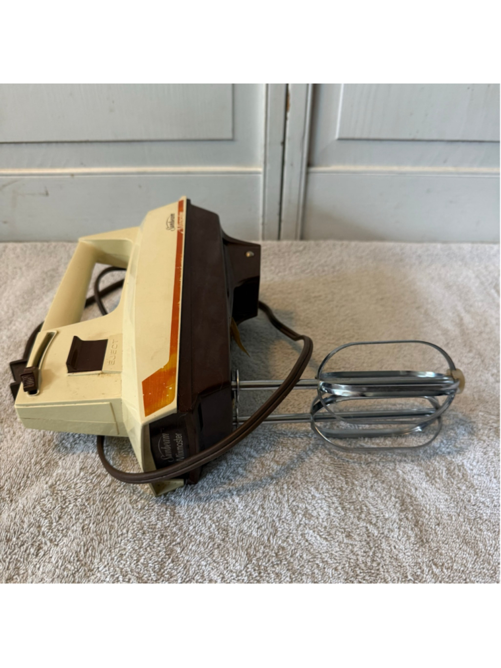 Vintage Sunbeam Mixmaster 12-Speed Hand Mixer Cream Brown Model 12 w/ Beaters